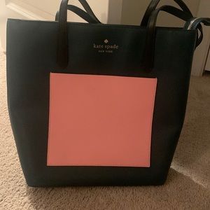 Adorable green, pink and black strap shoulder bag!